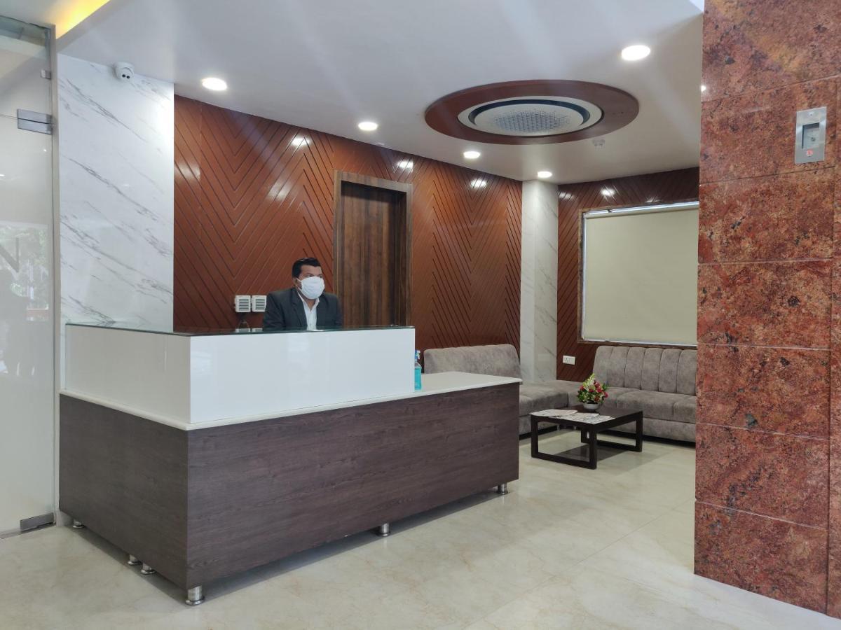 Hotel Sarvin Lakhnaú Exteriér fotografie