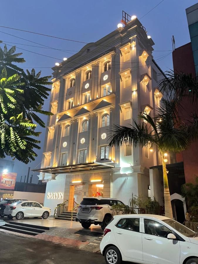 Hotel Sarvin Lakhnaú Exteriér fotografie