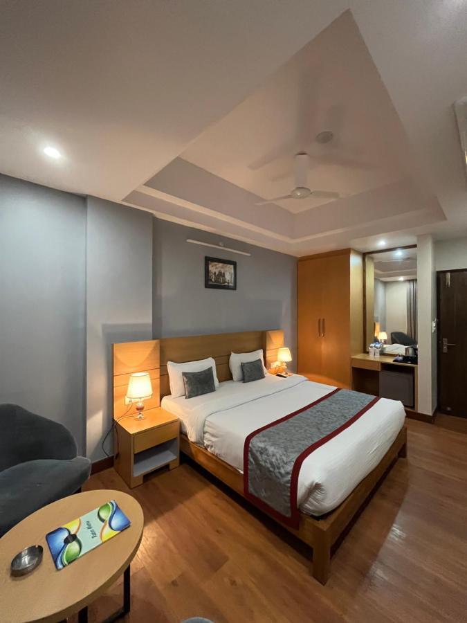 Hotel Sarvin Lakhnaú Exteriér fotografie